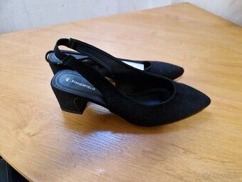 Nové kožené boty na podpatku vel 39