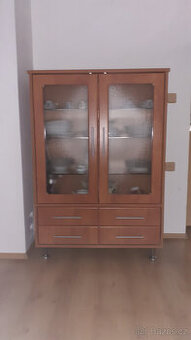 Skříňka do jídelny