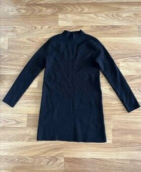 Černé úpletové šaty Mango