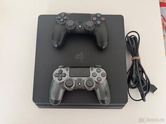 PlayStation 4 + 2 ovladače + 1 hra + kabeláž