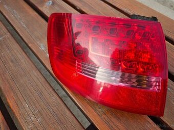 Zadní levé vnější světlo Audi A6 4F Avant