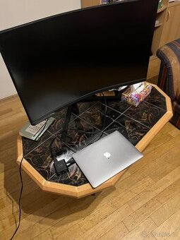 Skříň, postel a další mix zdarma