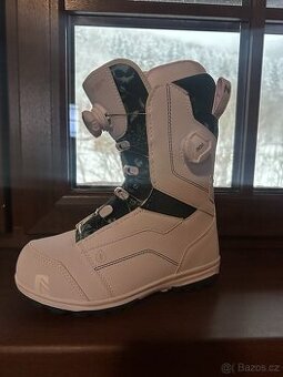 Boty snowboardové_Nidecker Trinity 39, strunové vázání.