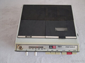 Kazetový magnetofón Tesla A3.