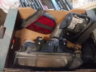 Lancia Delta některé díly.Světlom s bjinklem 900 kč