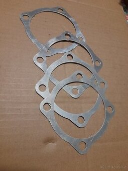 TRABANT TĚSNĚNÍ POD HLAVU