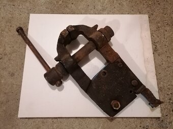 Kovářský svěrák 90 mm