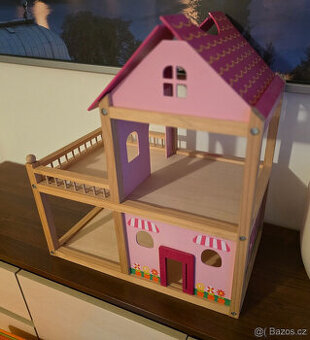 Robustní dřevěný domeček