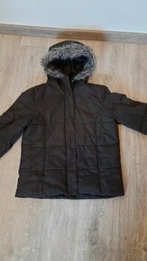 146/152 Černá dívčí podzimní bundička