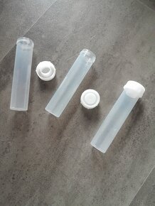 100ks plastových zkumavek