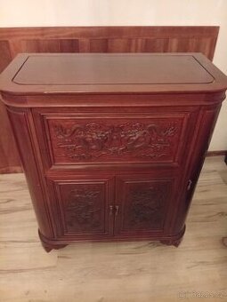 Bar  z pravého palisandru