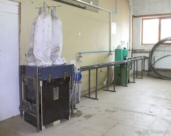 Dvoukotoučová úhlová pila