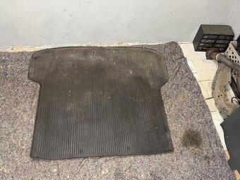 Octavia 1 combi originální gumový koberec do kufru