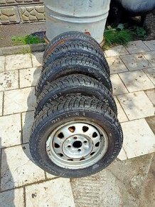Zimní pneu s plechovými  disky škoda felicia 6.5 mm.