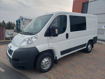 Peugeot Boxer 2.2hdi 96kw 6míst,aut.AC, tažné 2.5t rok 2014