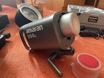 Světlo Amaran 300c, Aputure Light Dome SE a další