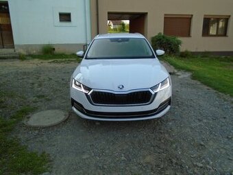 OCTAVIA 1.4Tsi,61000km,HYBRID.150kw,autom.prevod.navigace