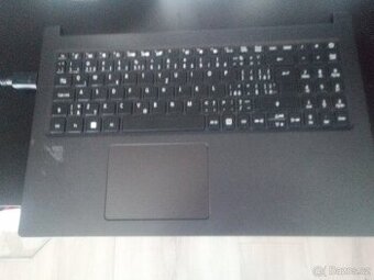 PC ve které je klávesnicice 256ssd 4gb ram