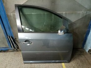 Pravé přední dveře VW Touran.
