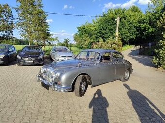 Daimler V8 250