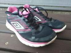 Umbro LEVER JNR Dětská volnočasová obuv 33,5