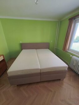 Čalouněná manželská postel - polohovací