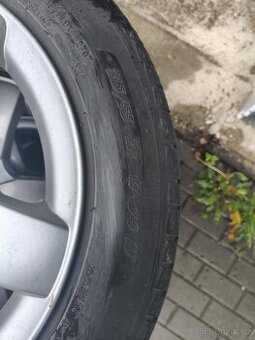 Prodám pneu 215/55/17