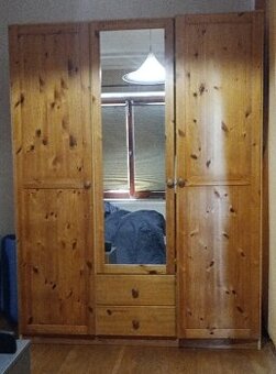 Prodám skříň (2 kusy, možno i jednotlivě)