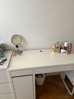 Bílý stul IKEA