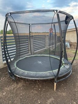 Trampolína do země