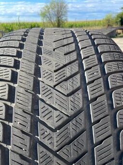 Prodám pneumatiky 305/40R20 Pirelli zimní