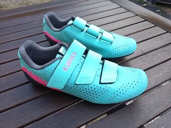 Tretry na silniční kolo Giro nové