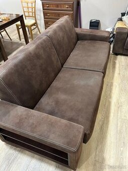 Hnědá pohovka rozkládací