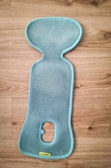 Vložka do autosedačky protipotící