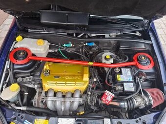 Ford Puma rozpěrná tyč motoru OMP Nově lakována