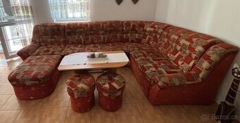 Rohová sedací souprava + konferenční stolek + 2 taburety