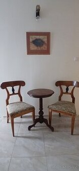Starožitné židle a stolek