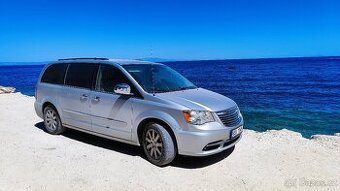Chrysler Town & Country 3.6 V6 2012, 7 míst, Netflix