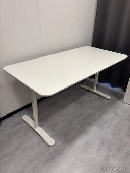 Stůl IKEA BEKANT – výborný stav