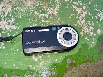Sony Cybershot DSC-P120 vintage digitální fotoaparát