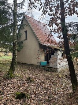 Prodam zděnou chatu s pozemkem – Bělokozly (30 min od Prahy)