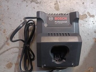 Bosch nabíječka GAL 12V 40 nová