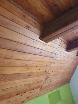 Dřevěná palubky z podkroví – nabízím za demontáž a odvoz