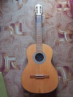 Amada classic guitar