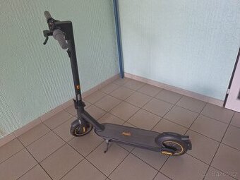 Elektrokoloběžka Ninebot KickScooter Max G30E II
