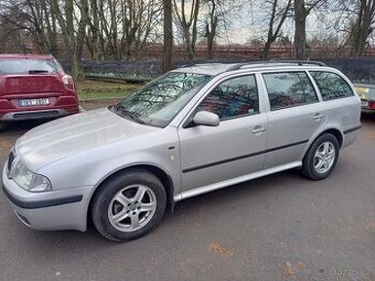 Octavia kombi 1,6 MPI 75KW  AMBIENTE  ROK 2003