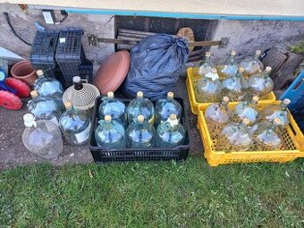 Nabízím 20ks 5lt demižonů od vína. Byly používané na uskladn