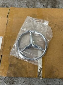 Přední znak Mercedes benz více druhú