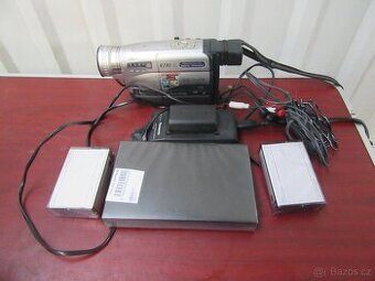 Nabízím video kameru Panasonic. Baterie jde nabít. Svítí pře