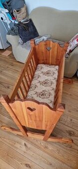 Kolebka z borovice masiv